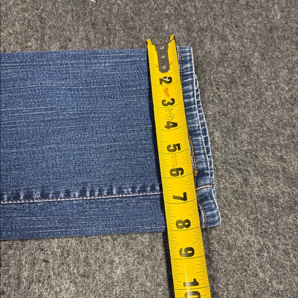 Levi's Classic Blue Flare Jeans - Picture 7 of 7